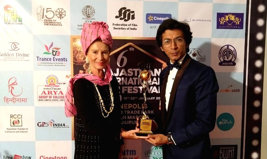 Anshuman Jha wins Jury Award as Best Actor at Rajasthan film fest